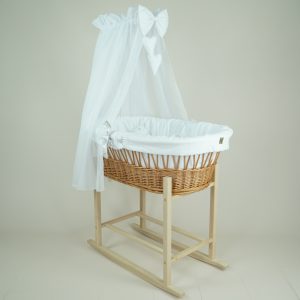 Wiklinowy kosz Mojżesza OLIWIA naturalny z kołyską na biegunach i pościelą białą - gąski.